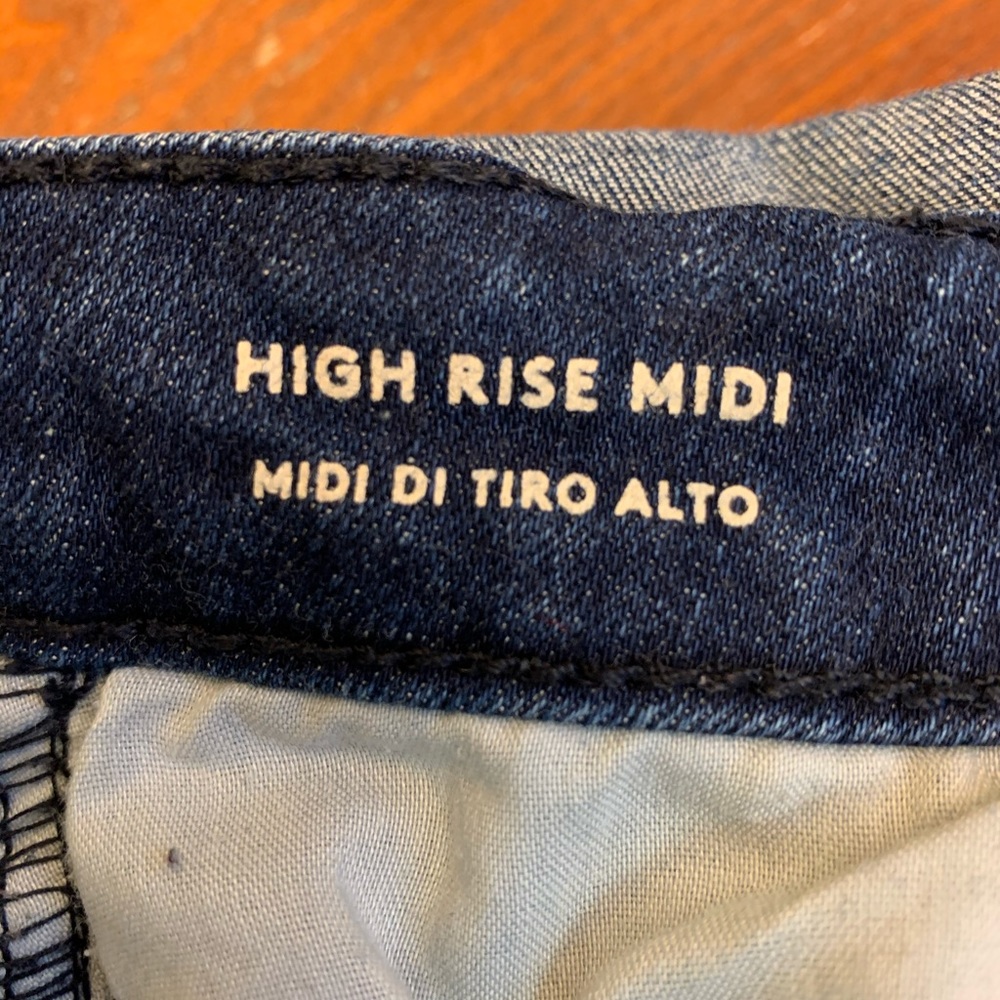 Universal Thread Denim Shorts. Size 0/25 - Picture 6 of 7